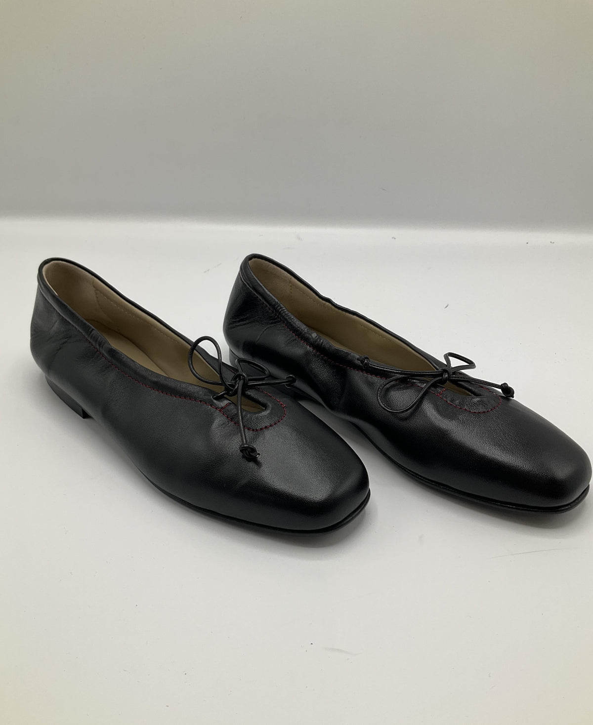 SOLE-AW26
